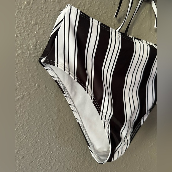SHEIN Woman’s Size S Two Piece Bathing Suit Black and White NWOT - Picture 5 of 14